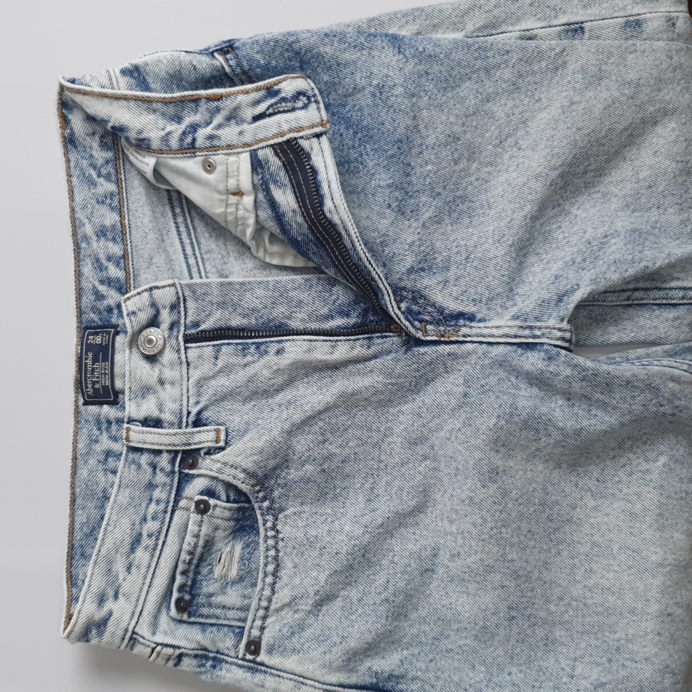 Abercrombie  High Rise Mom Jeans - Picture 6 of 8